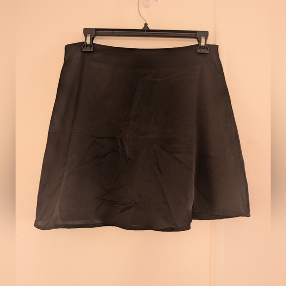Chic Black Mini Flare Skirt - Picture 3 of 5